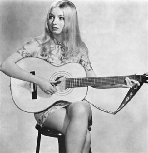 mary hopkin nude|Those Were the Days: 22 Black and White Photographs of a。